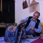 Традиционные ремесленники в мастерской с системой поощрений